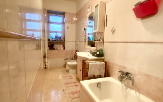 SPLENDIDO TRILOCALE DI AMPIA METRATURA