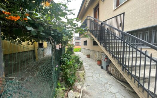 VILLA INDIPENDENTE CON GIARDINO