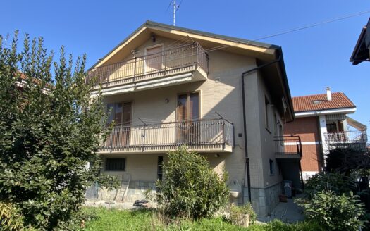 VILLA INDIPENDENTE CON GIARDINO