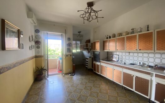 SPLENDIDO QUADRILOCALE CON BOX AUTO