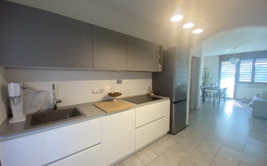 Alloggio 4 locali ristrutturato con box