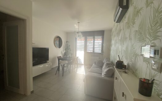 Alloggio 4 locali ristrutturato con box