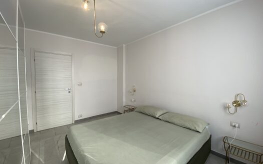 Alloggio 4 locali ristrutturato con box