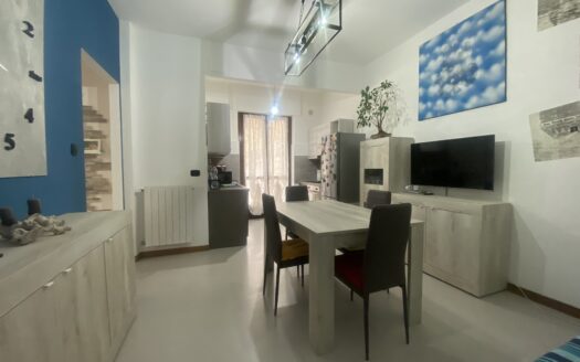 BILOCALE IN PICCOLA PALAZZINA