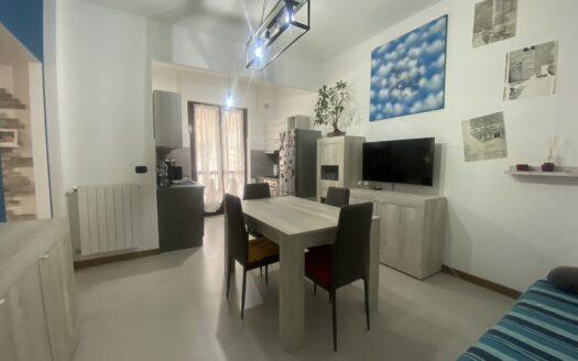 BILOCALE IN PICCOLA PALAZZINA