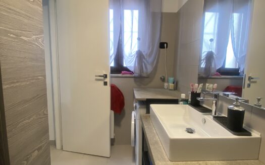 BILOCALE IN PICCOLA PALAZZINA