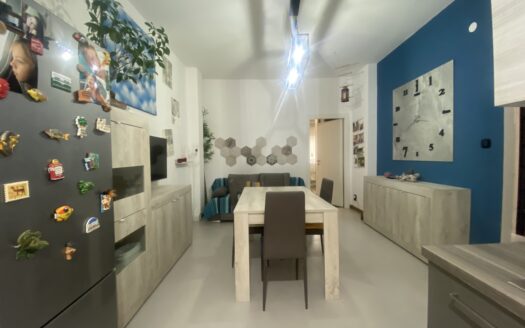 BILOCALE IN PICCOLA PALAZZINA