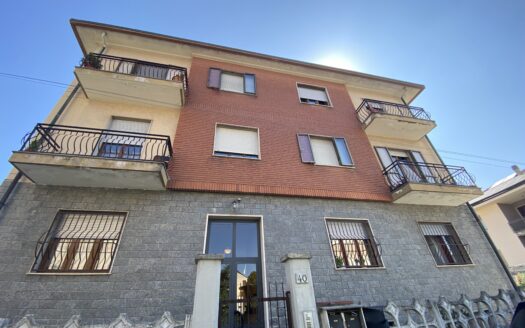 Alloggio trilocale con box e orto