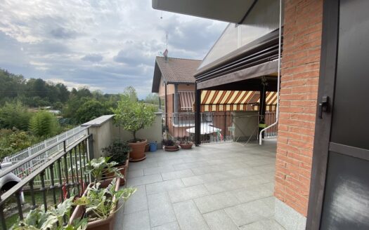 Alloggio in quadrifamiliare su due livelli con terrazzo