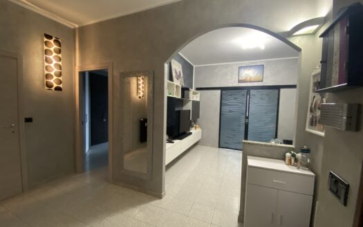 Trilocale completamente arredato con box auto