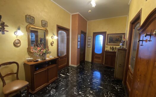 QUADRILOCALE DI AMPIA METRATURA CON BOX AUTO