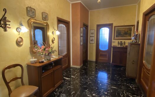 QUADRILOCALE DI AMPIA METRATURA CON BOX AUTO