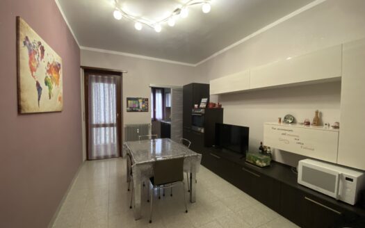 Trilocale completamente arredato con box auto