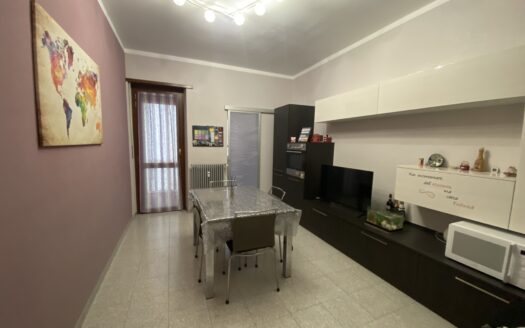 Trilocale completamente arredato con box auto