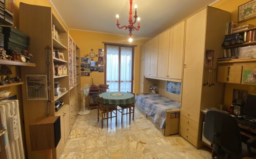 QUADRILOCALE DI AMPIA METRATURA CON BOX AUTO