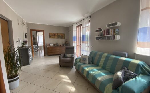 Alloggio in quadrifamiliare su due livelli con terrazzo