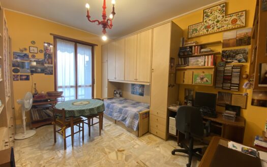 QUADRILOCALE DI AMPIA METRATURA CON BOX AUTO