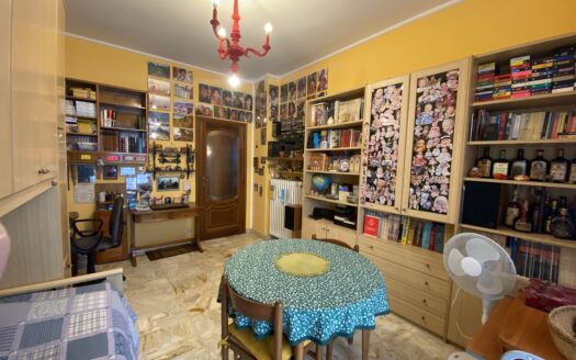 QUADRILOCALE DI AMPIA METRATURA CON BOX AUTO