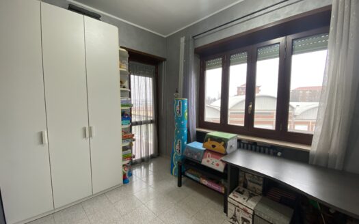 Trilocale completamente arredato con box auto