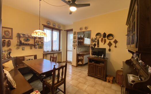 QUADRILOCALE DI AMPIA METRATURA CON BOX AUTO