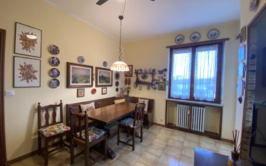 QUADRILOCALE DI AMPIA METRATURA CON BOX AUTO