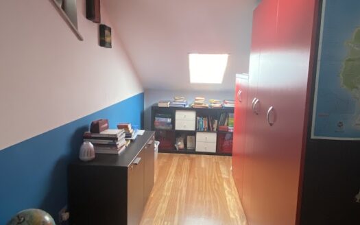 Alloggio in quadrifamiliare su due livelli con terrazzo