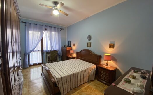 QUADRILOCALE DI AMPIA METRATURA CON BOX AUTO