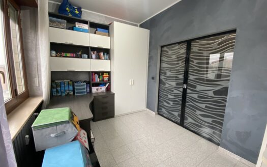 Trilocale completamente arredato con box auto