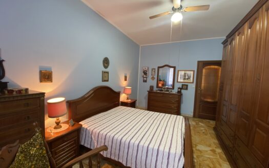 QUADRILOCALE DI AMPIA METRATURA CON BOX AUTO