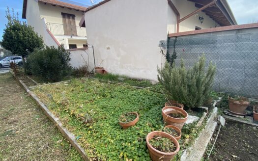 QUADRILOCALE DI AMPIA METRATURA CON BOX AUTO