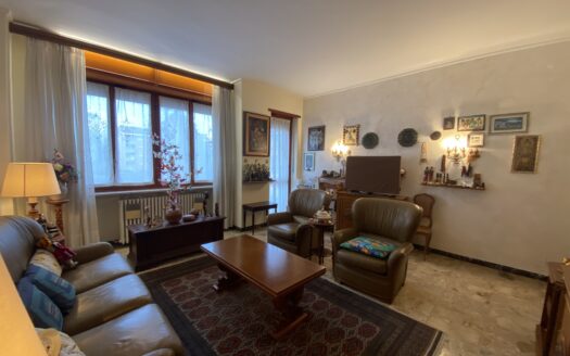 QUADRILOCALE DI AMPIA METRATURA CON BOX AUTO