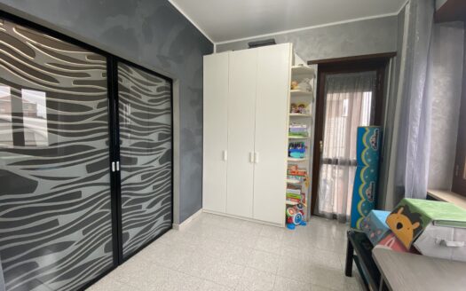 Trilocale completamente arredato con box auto