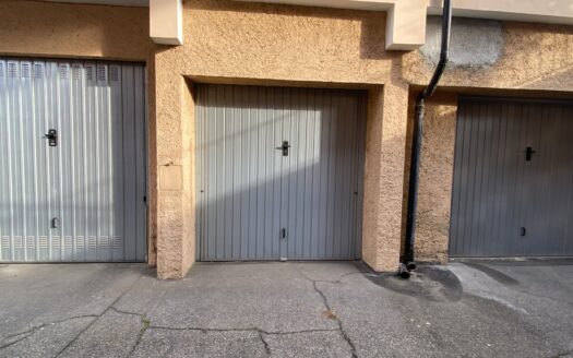 QUADRILOCALE DI AMPIA METRATURA CON BOX AUTO