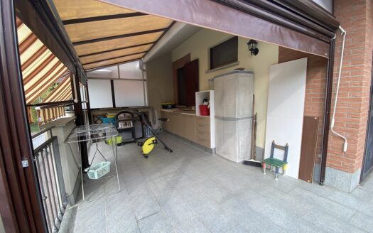 Alloggio in quadrifamiliare su due livelli con terrazzo